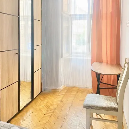 Viktoriya On Virmenska Λβιβ